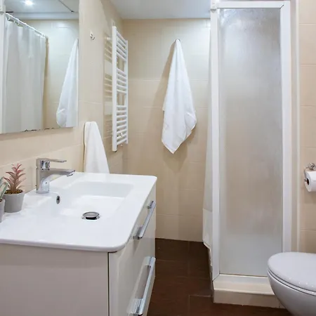 Unbeatable Location - 1 Step Away From Everything Apartment