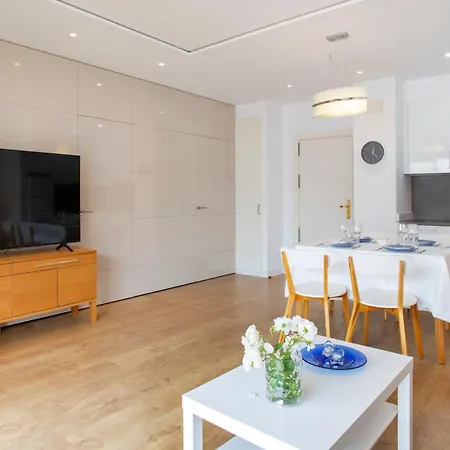 Unbeatable Location - 1 Step Away From Everything Apartment